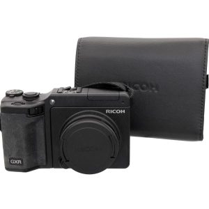 Ricoh GXR + Lens S10 24-70mm + tas Occasion