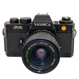 Yashica FR + Tokina 35-70mm f/3.5-4/5 Occasion
